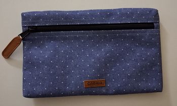 Pochette Cabaïa bleu jean à pois blancs