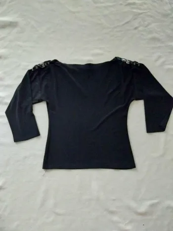 Haut noir avec boucle epaule T38/40