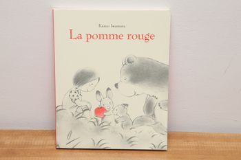 La pomme rouge