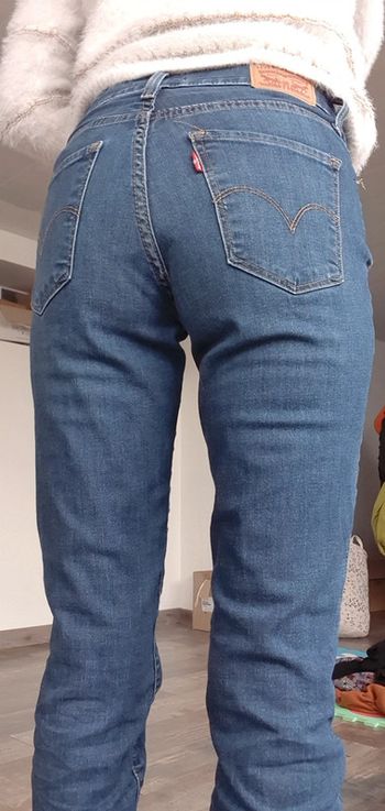 Jean Levi's 311 shaping skinny w26  taille 36 en très bon état