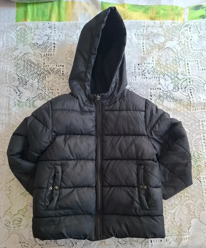 Doudoune noire garçon  - Kiabi 6 ans, en très bon état