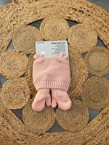 Bonnet et gants rose