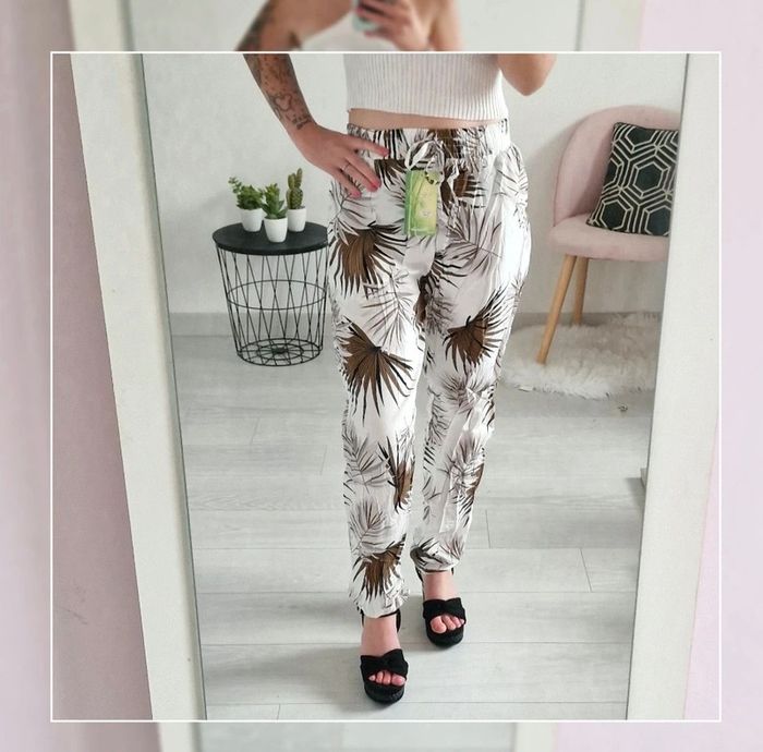 Pantalon fluide à motif blanc et Neuf avec etiquette