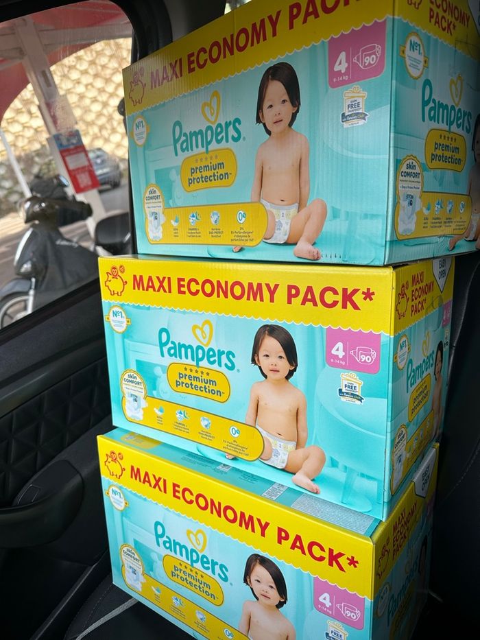 3 cartons couches Pampers premium t4
