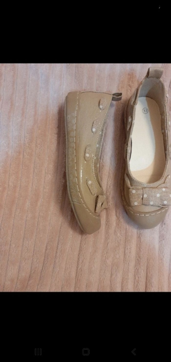 Jolies ballerines fille p 33 crème beige