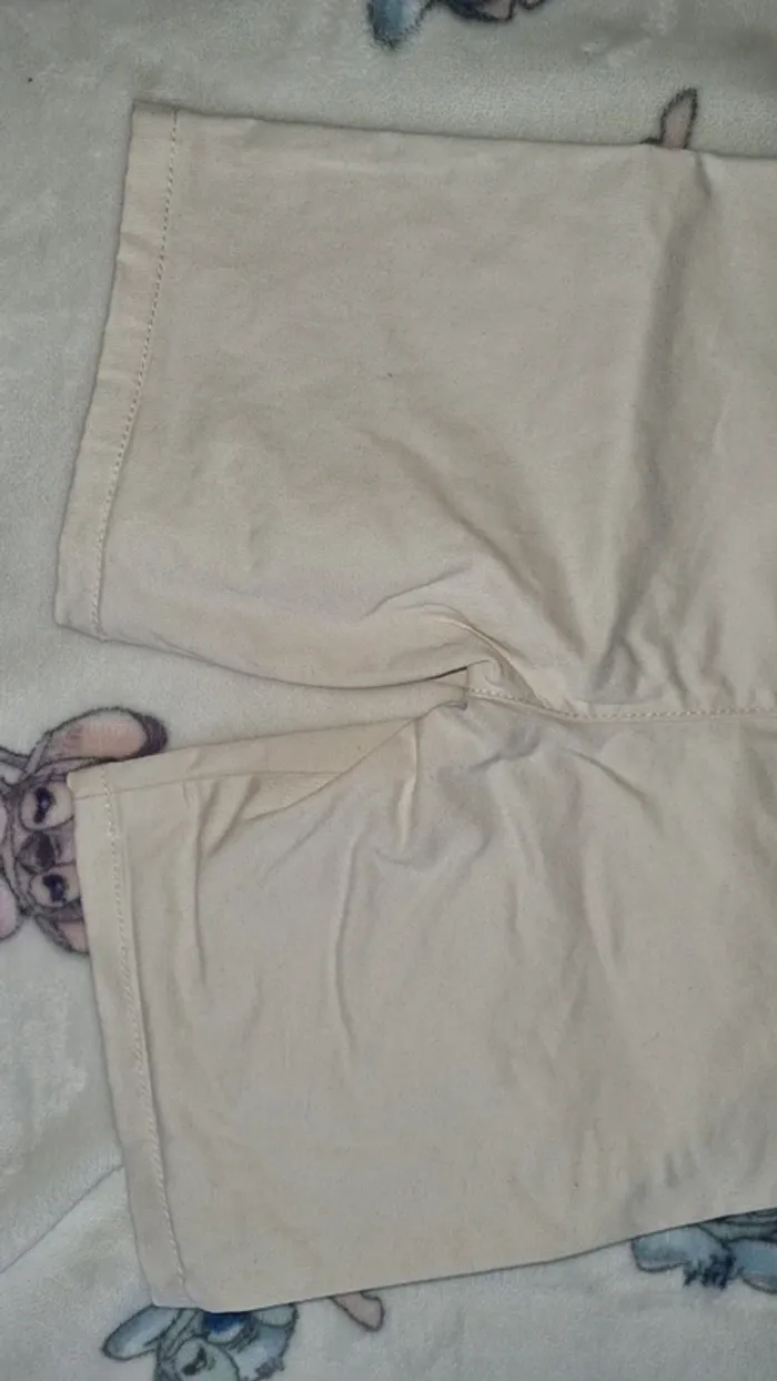 Short 4/5 ans en bon état - photo numéro 6