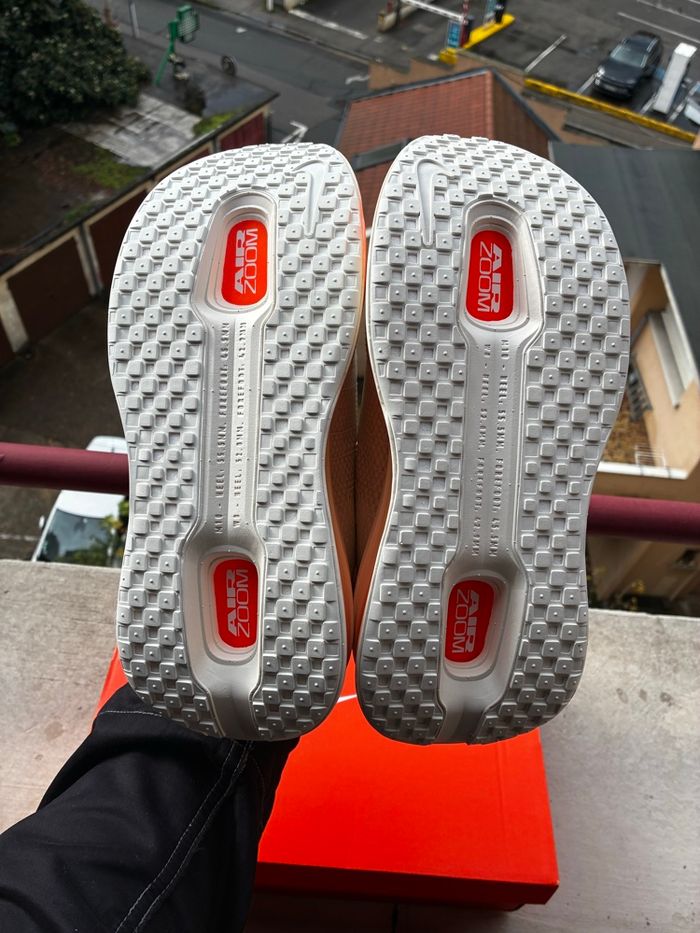 Nike Vomero Premium Sail/Coconut Milk/Total Orange/Black - Taille 42 - Neuves - photo numéro 3