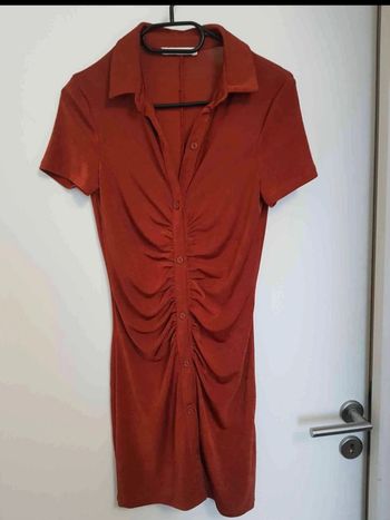 Robe boutonée  élastique moulante taille 36