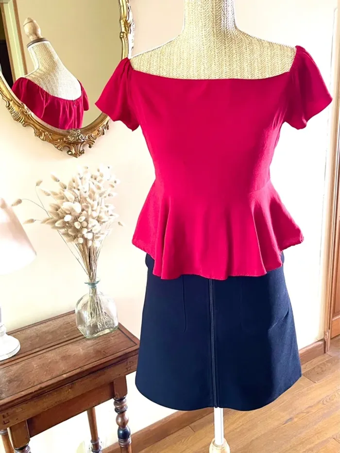 Top Rouge à Basque - Féminin & Élégant - Épaule Découverte à Volant - photo numéro 5