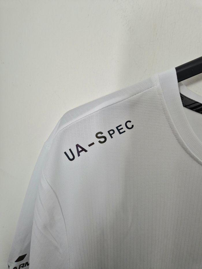 Tee-shirt ajuster * Under Armour * - photo numéro 4