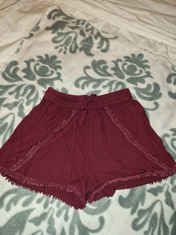 Short bordeaux en dentelle