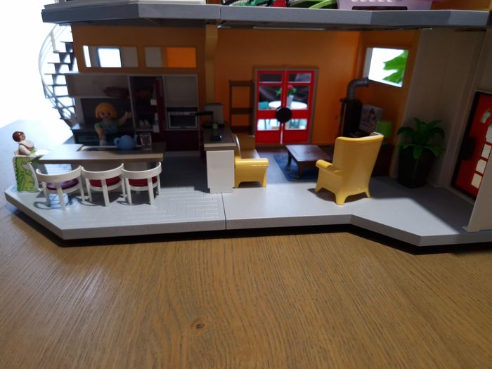 Villa Playmobil avec accessoires complets - photo numéro 4