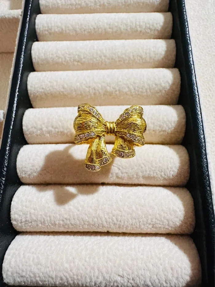 Bague nœud doré strassé fait main – Bijou élégant et audacieux - photo numéro 3