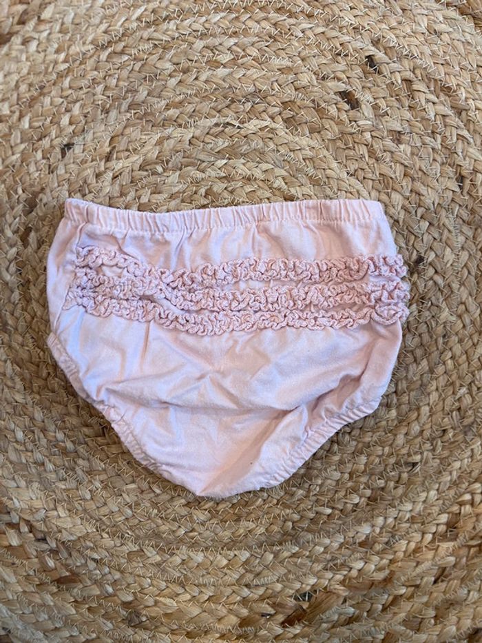 Sur couche fille 9 mois - photo numéro 2