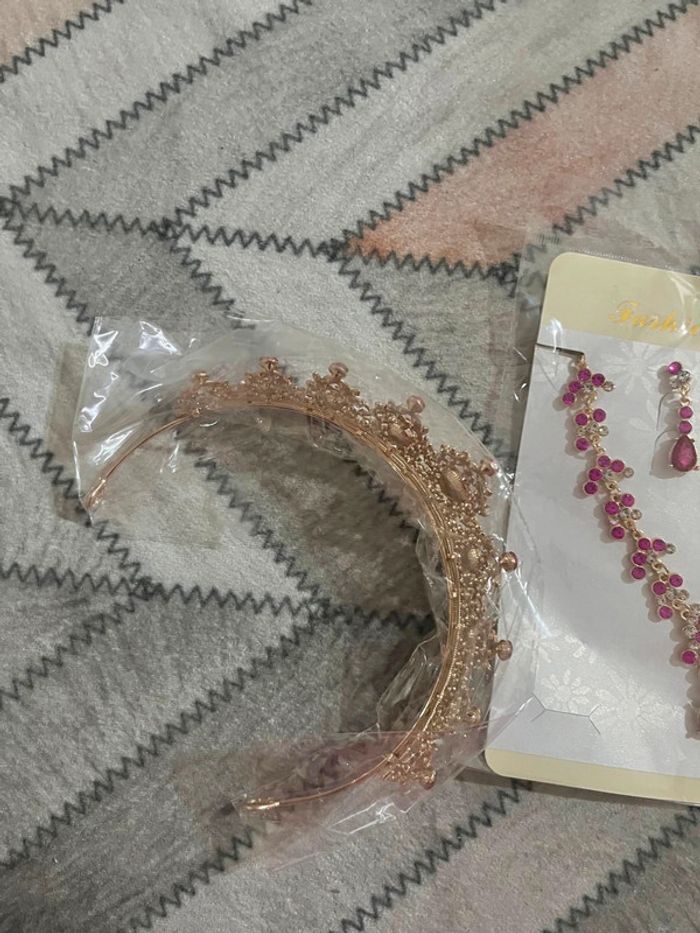Ensemble parure de mariée ou princesse neuve avec la couronne - photo numéro 4