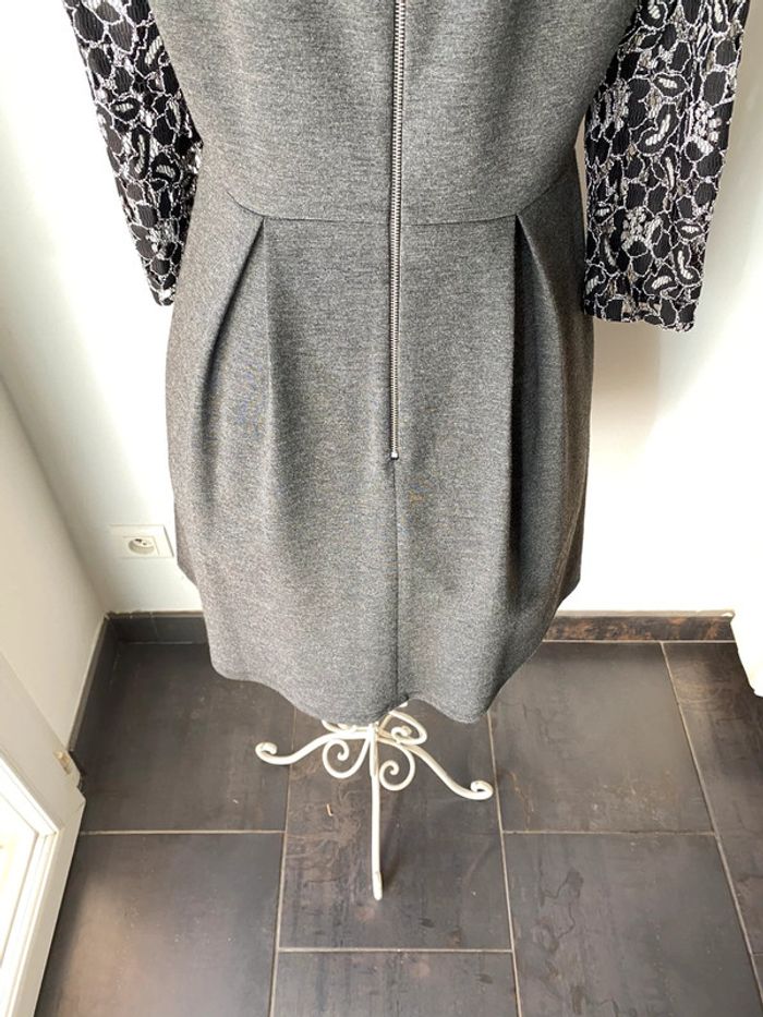 Robe Naf Naf grise avec dentelle noire taille 36 - photo numéro 10