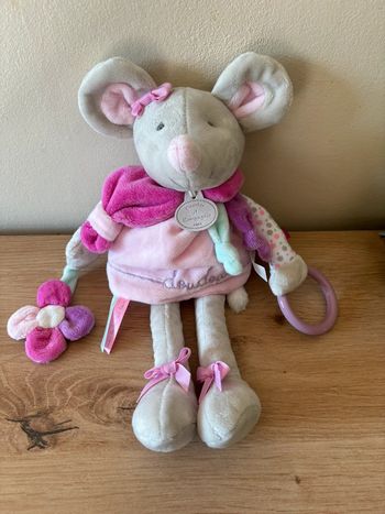 Doudou peluche activité eveil souris rose pearly doudou et compagnie