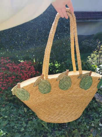 Sac cabas en paille beige déco olives vertes