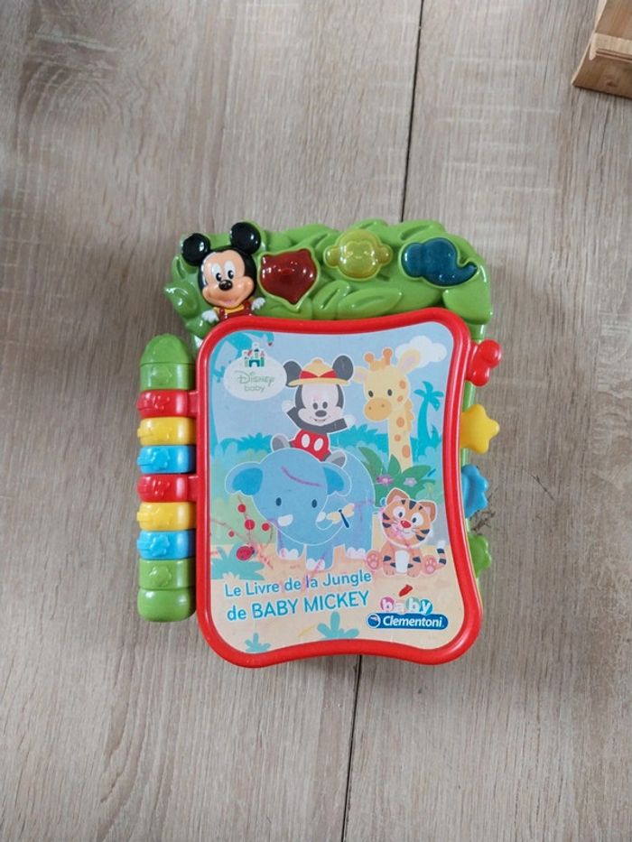 Le livre de la jungle de Baby Mickey