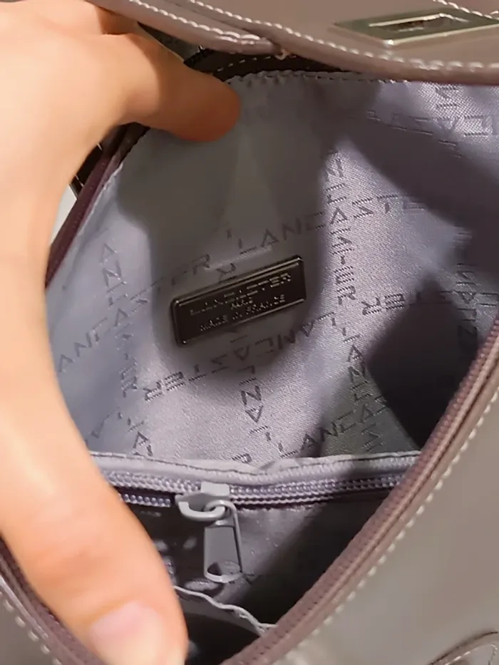Sac besace bandoulière Lancaster cuir taupe - photo numéro 10