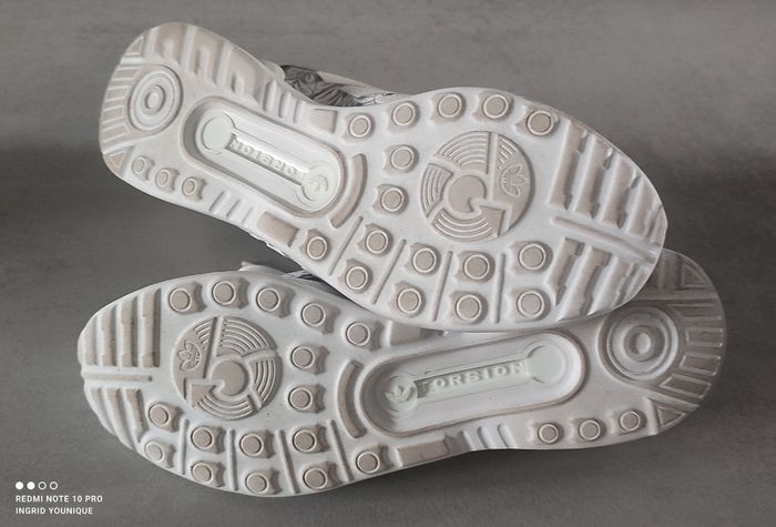 Baskets blanches et grises Adidas taille 36 - photo numéro 5