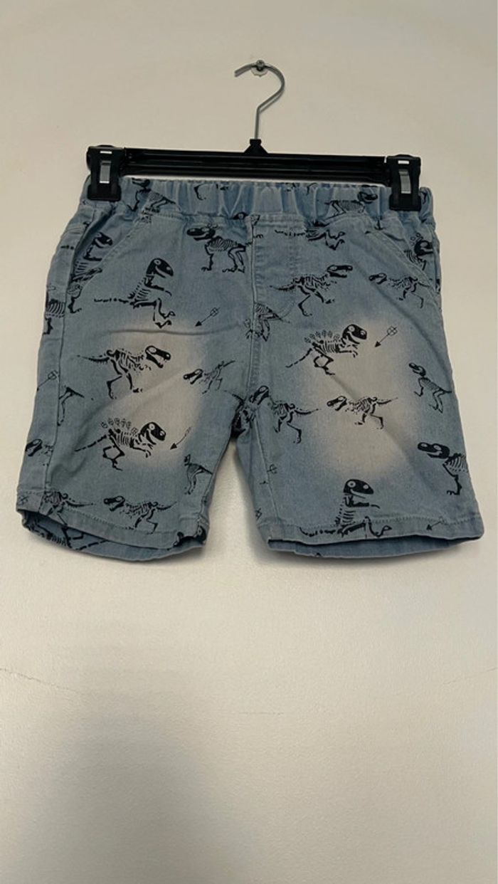 Short garçon taille 5 ans en parfait état  motif dinosaure 100% polyester bleu clair - photo numéro 3