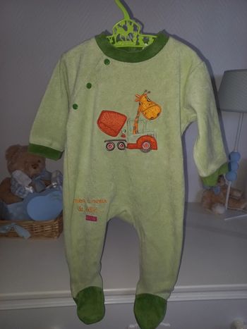 Pyjama/ Dors bien / Grenouillère garçon Taille 6 mois très bon état