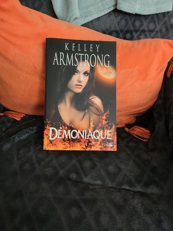Livre broché kelley Armstrong démoniaque