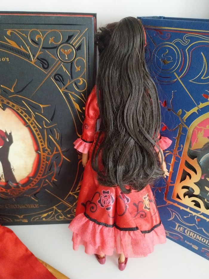 Poupée Elena d'Avalor Wardrobe Set Elena avec 3 tenues Disney - photo numéro 6