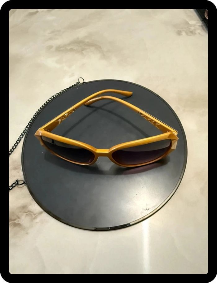 Lunette de soleil dorée - photo numéro 3