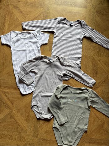 4 bodies 36 mois manches longues et 1 courte