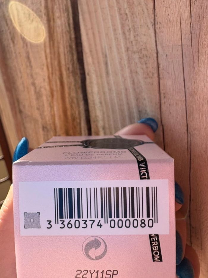 Miniature de parfum Flowerbomb 7 ML - photo numéro 2