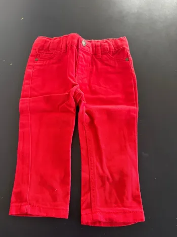 Jeans rouge denim neuf 9 mois