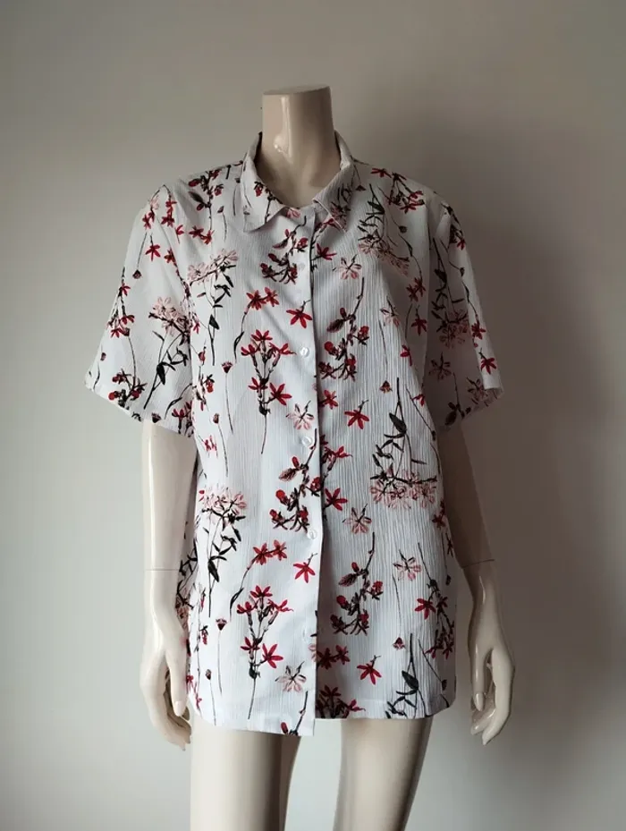 Blouse manches courtes ou chemisier Damart taille 52