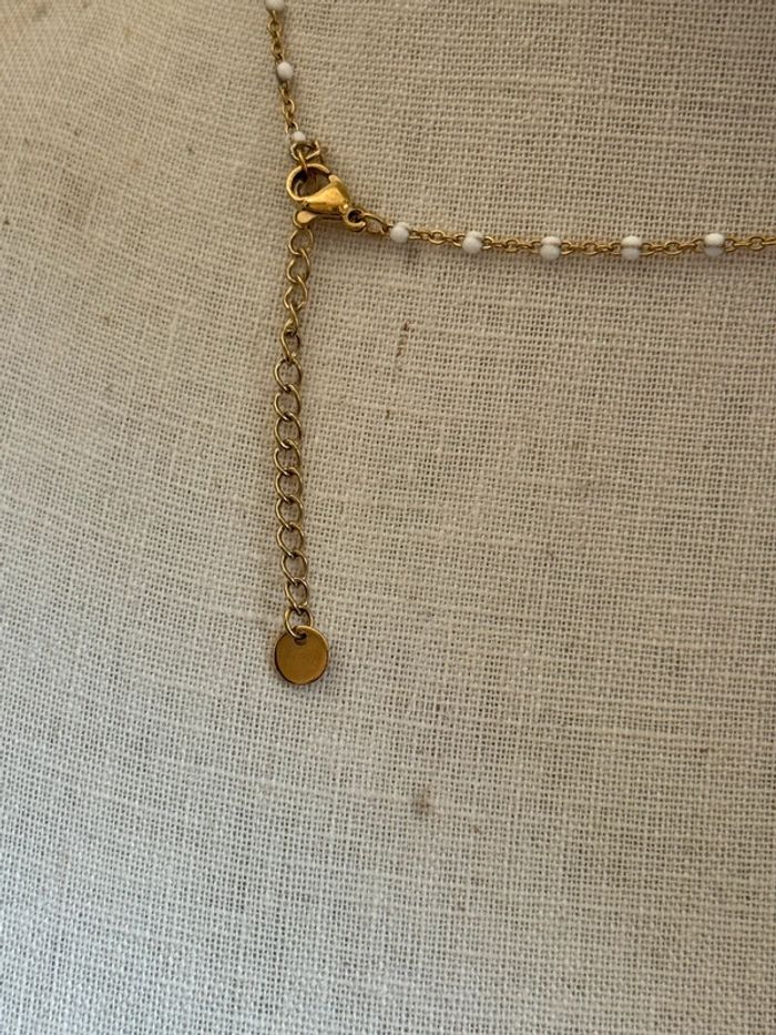 Collier réglable acier inoxydable or perles et médaille vierge résine blanche - photo numéro 3
