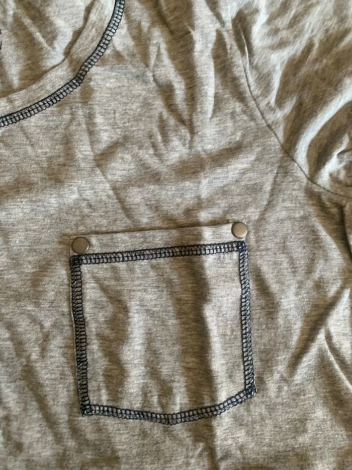 Tee shirt gris coutures apparentes - photo numéro 3