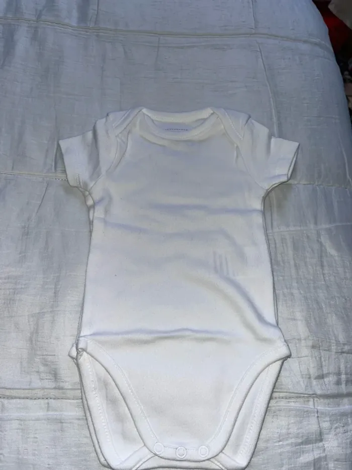 Lot de bodies blancs - photo numéro 3
