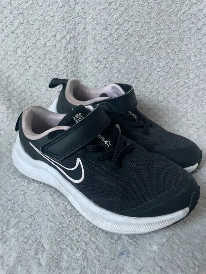 Baskets running Nike fille 28.5