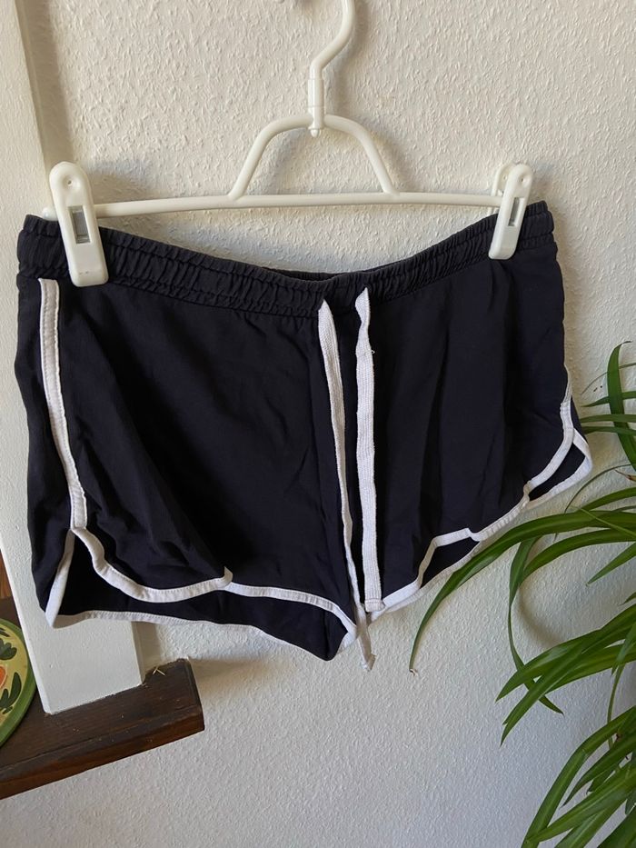 Short noir - photo numéro 3