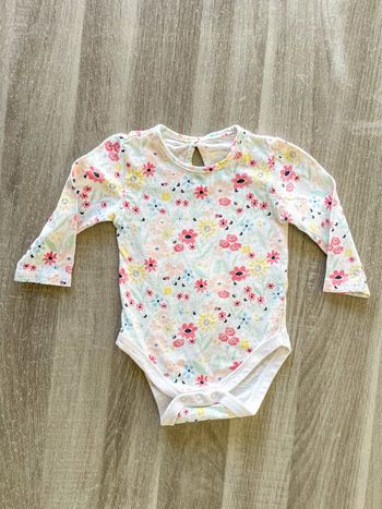 Body  à fleurs Primark bébé fille taille 0/3 mois