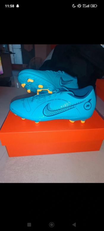 Crampons Nike taille 39