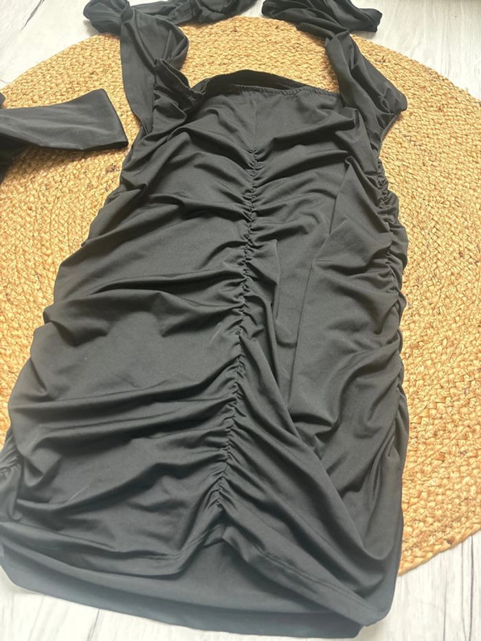 Robe noir - photo numéro 7