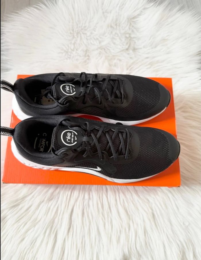 Baskets Nike Renew In-Season TR 11 – Taille 44,5 – noir/blanc – Neuf avec étiquette - photo numéro 11