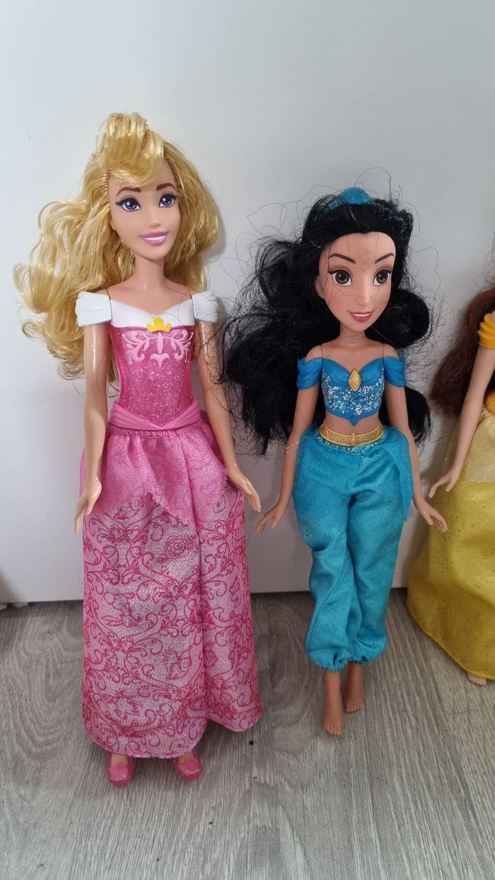 🌸Lot de 4 barbies princesses disney Mattel - photo numéro 2