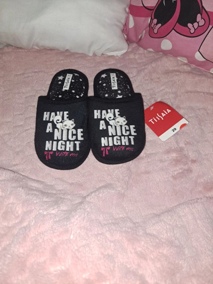 Chaussons fille tissaia noir neuf taille 29
