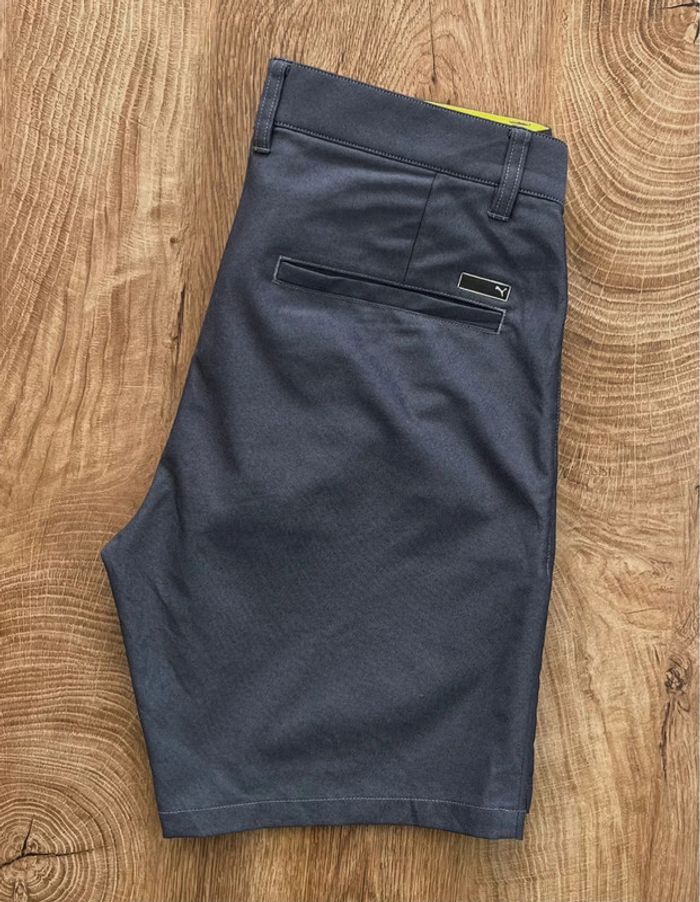 Très joli short homme gris foncé Puma (logo brodé) pour homme, taille S - photo numéro 2