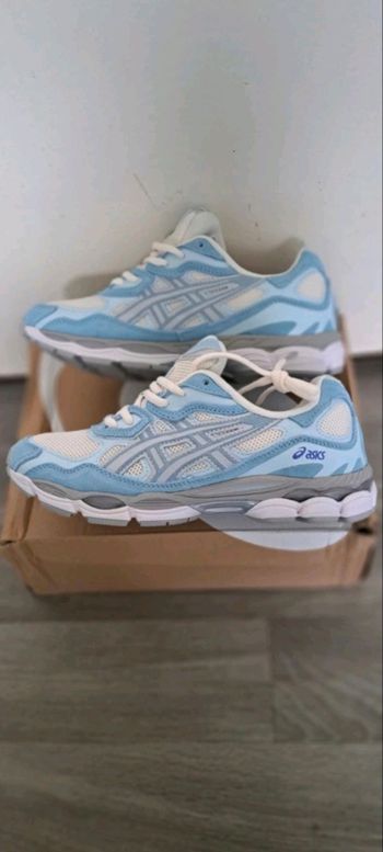 Asics gel nyc cream arctic sky bleu T43,5