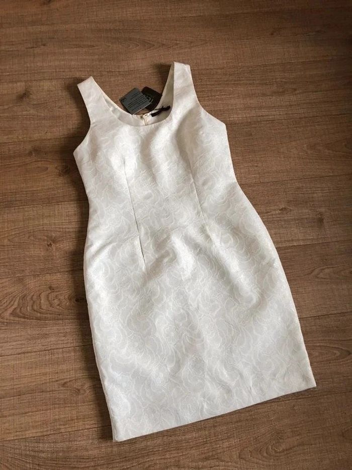 Robe blanche brillante neuve sans manches Tex by Max Azria taille M - photo numéro 11