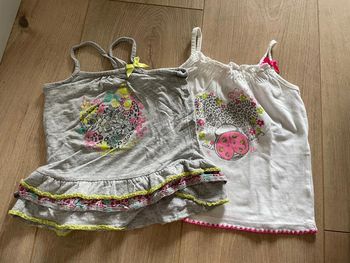 2 débardeurs 6 mois/ 67 cm