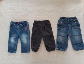 Lot de 3 jeans taille 12 mois